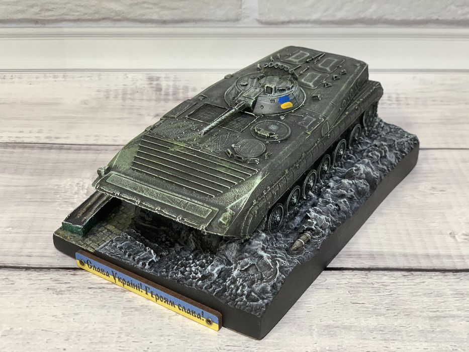 Гіпсовий сувенір БМП -1