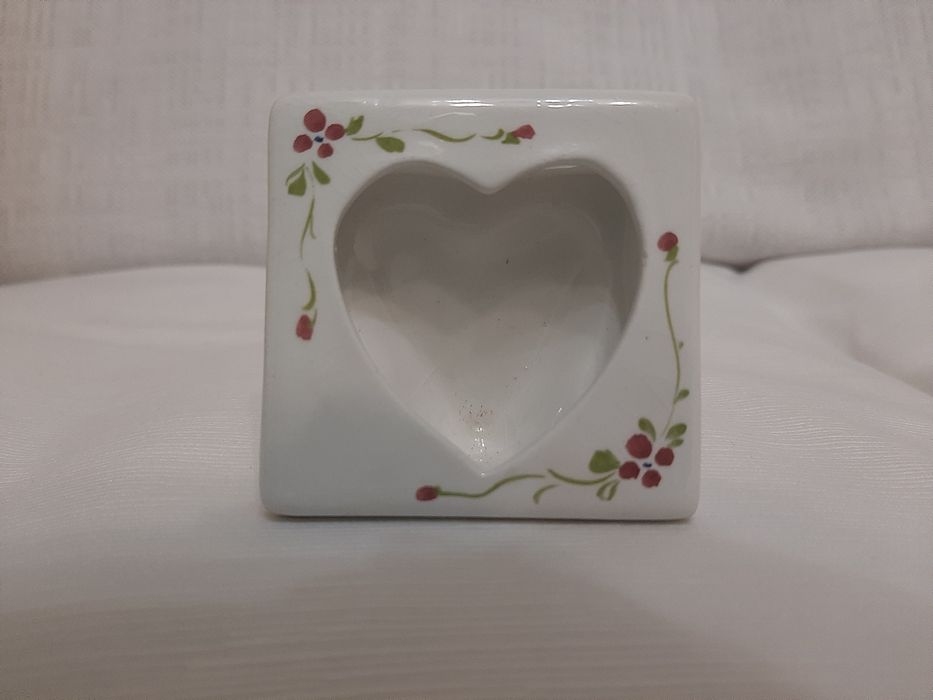 Moldura em porcelana