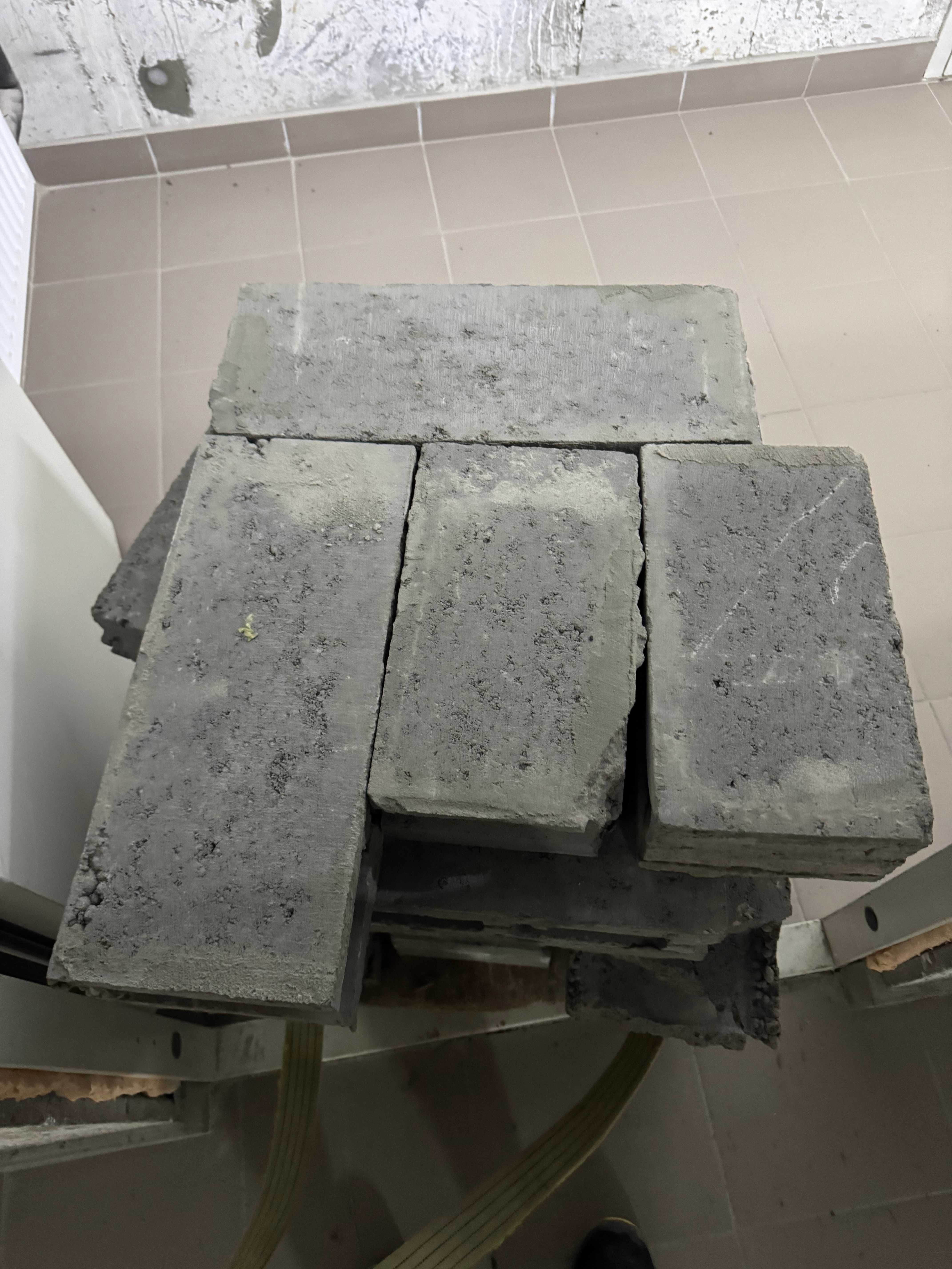 продам б/у будівельні блоки Керамзитобетонні Київ.