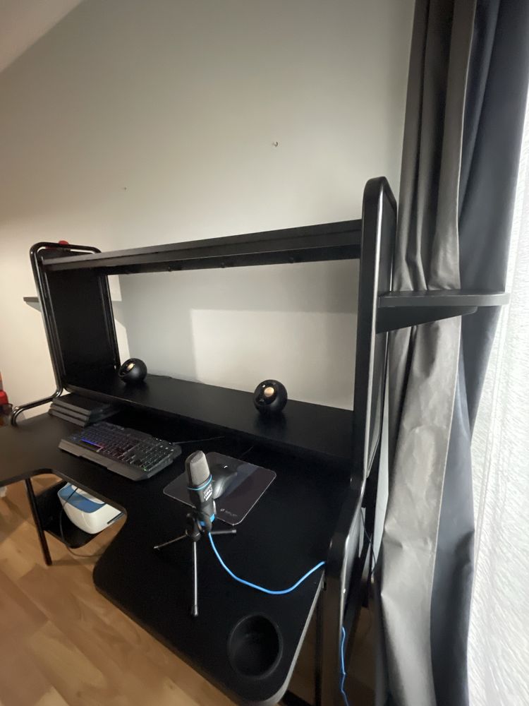 Secretaria gamer 130 de largura e 150 de altura