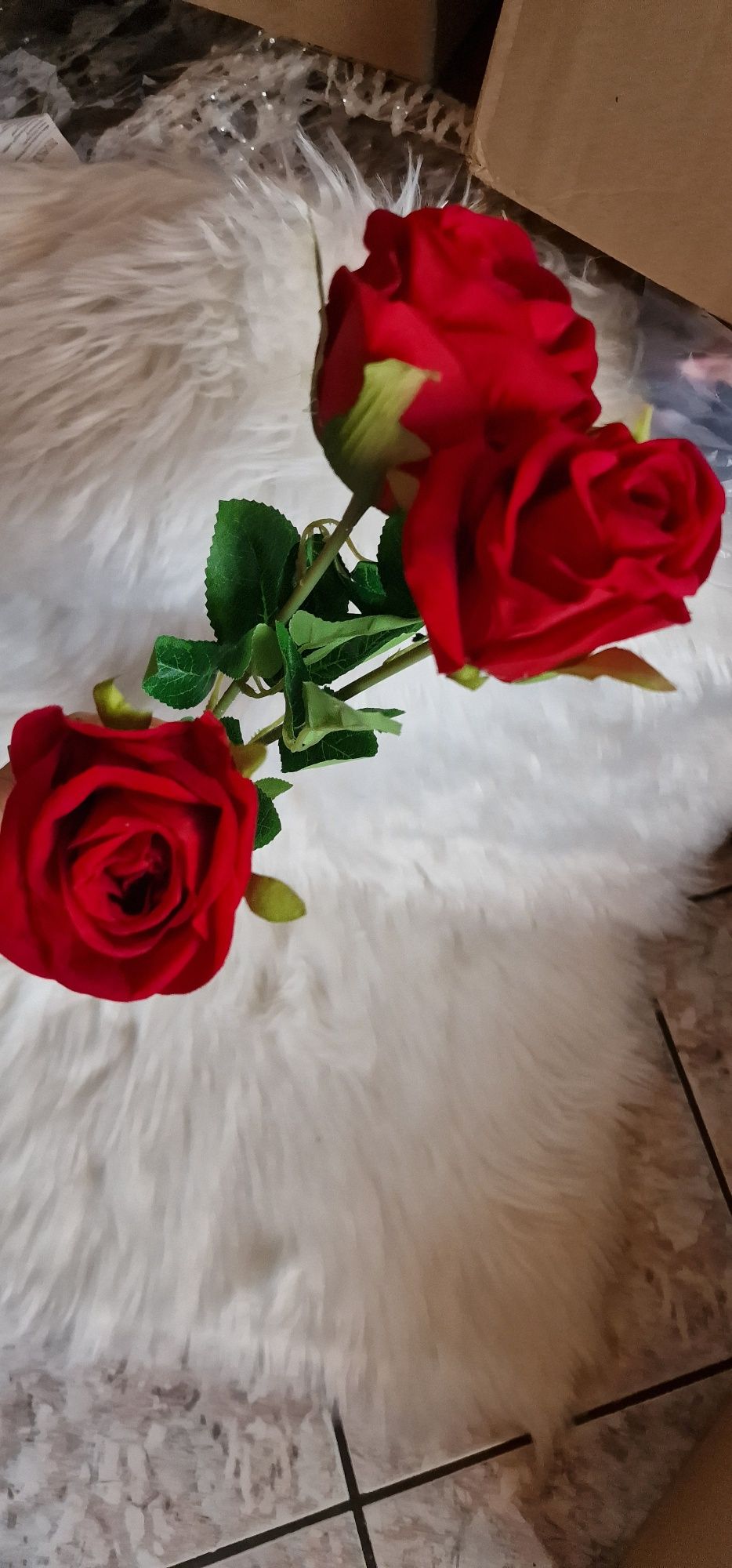 Przepiękna czerwono-bordowa welurowa róża - 3 sztuka 62 cm
Cena dotycz