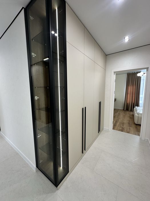 Продаю 2к з кухнею студією біля озера.