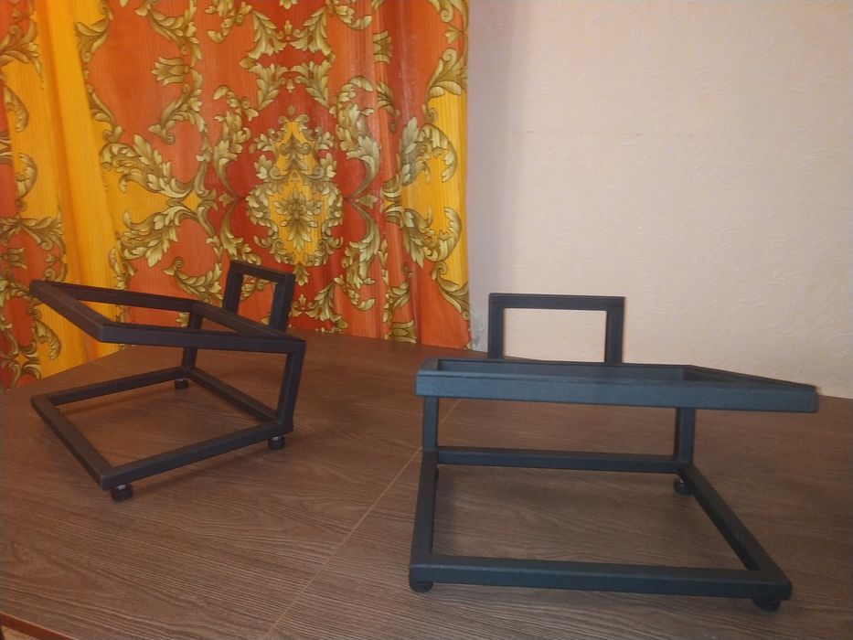 Продам стойки, подставки под колонки