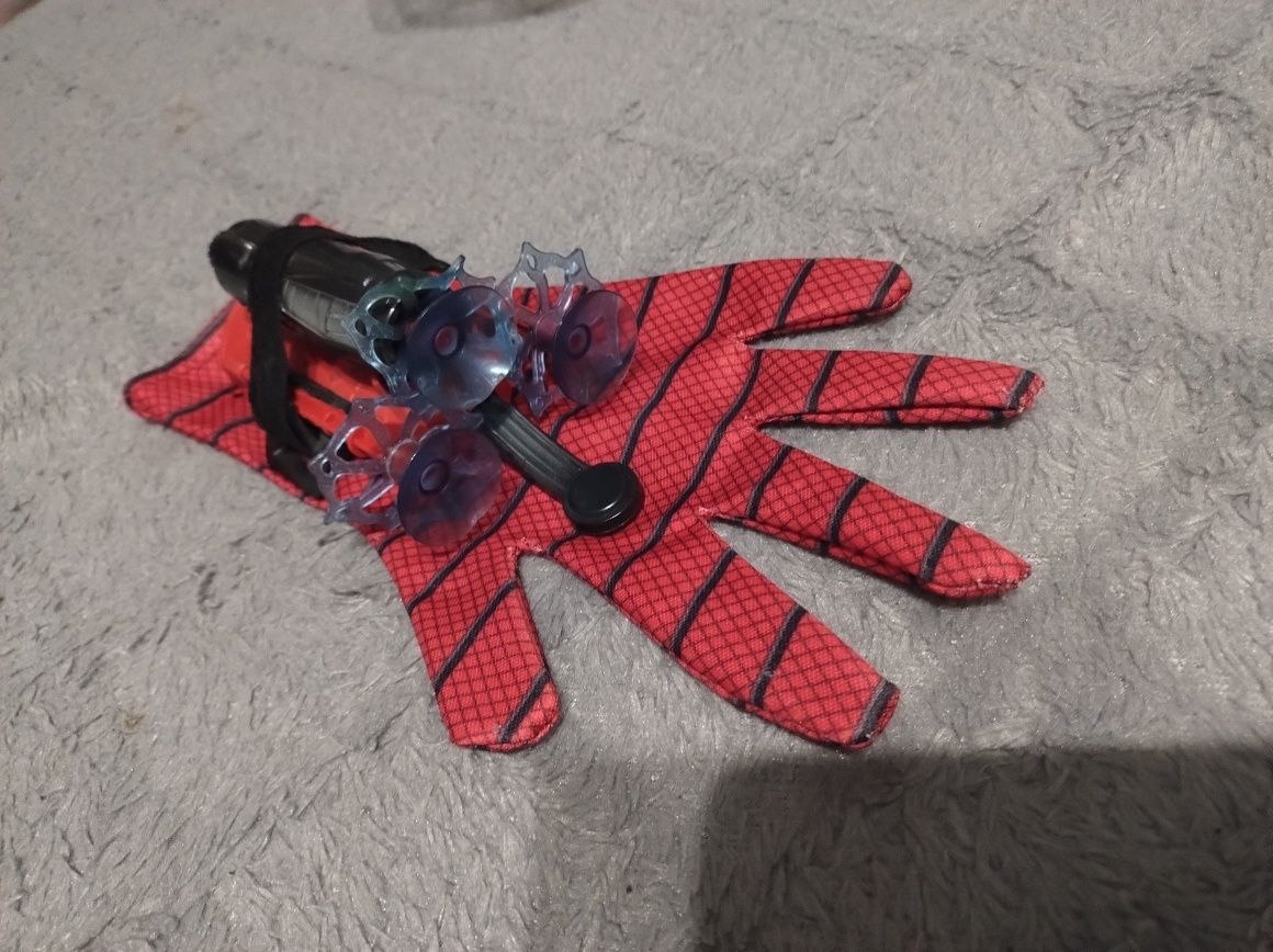 Strój Spiderman z maską i wyrzutnią.