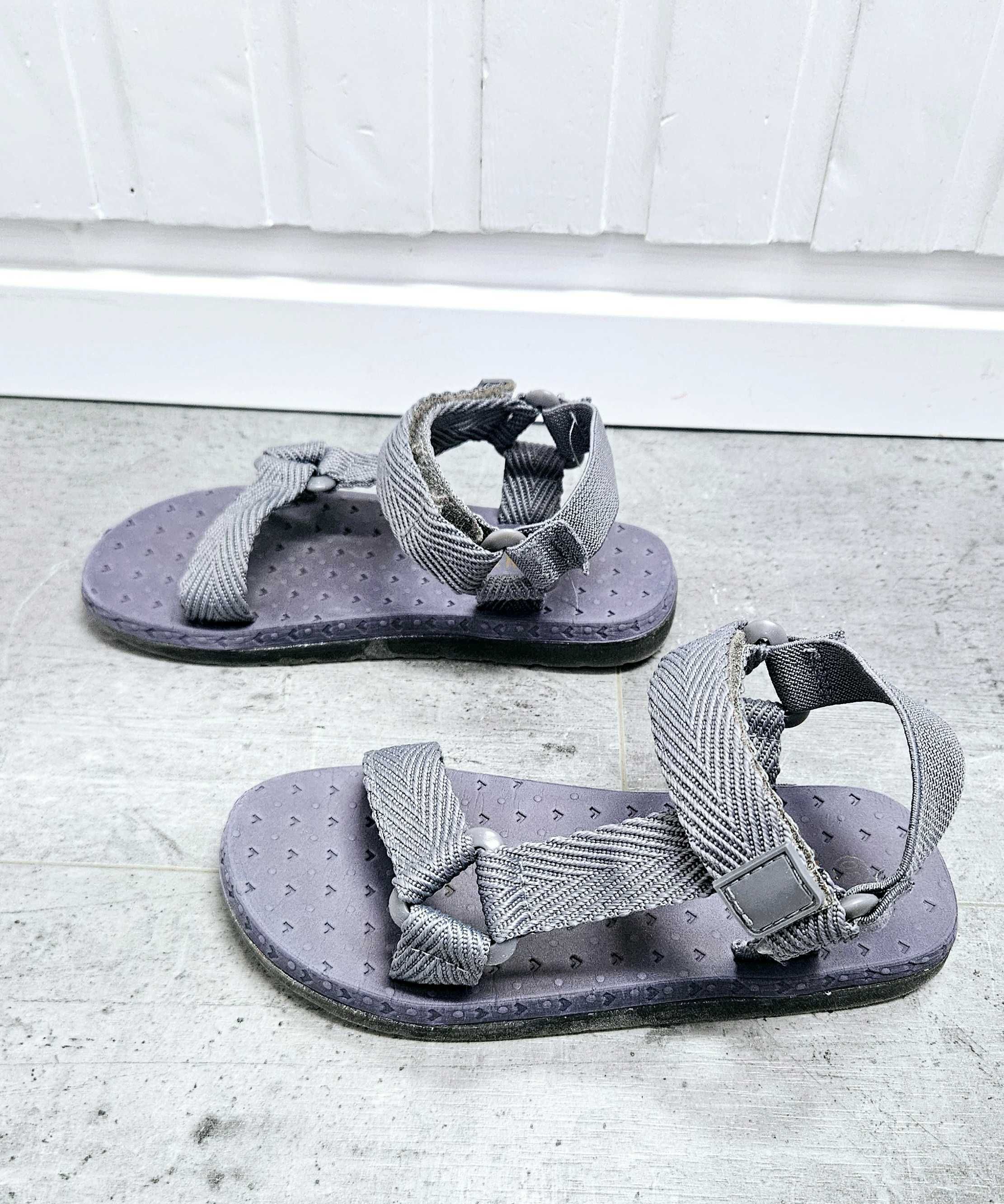 Sandały na rzepy dla chłopca - r. 30 / 19cm