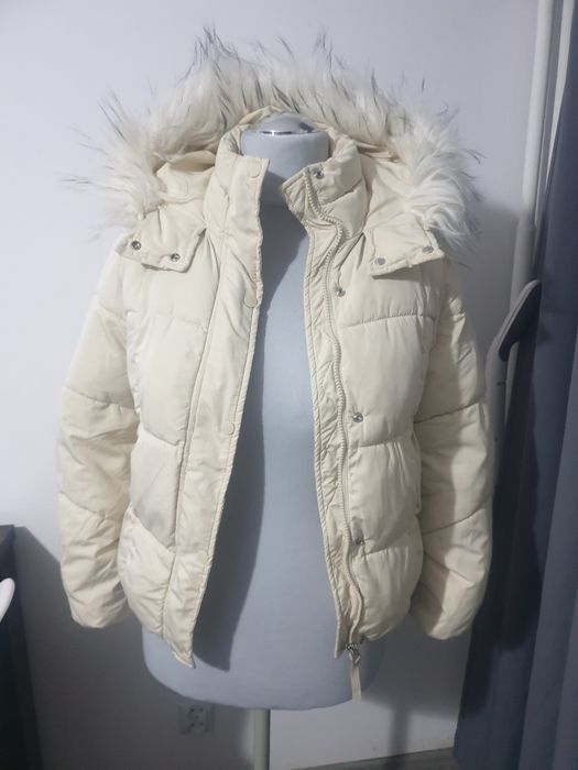 Bershka kurtka XS (34) ocieplana pikowana damska kremowa ecri futerko