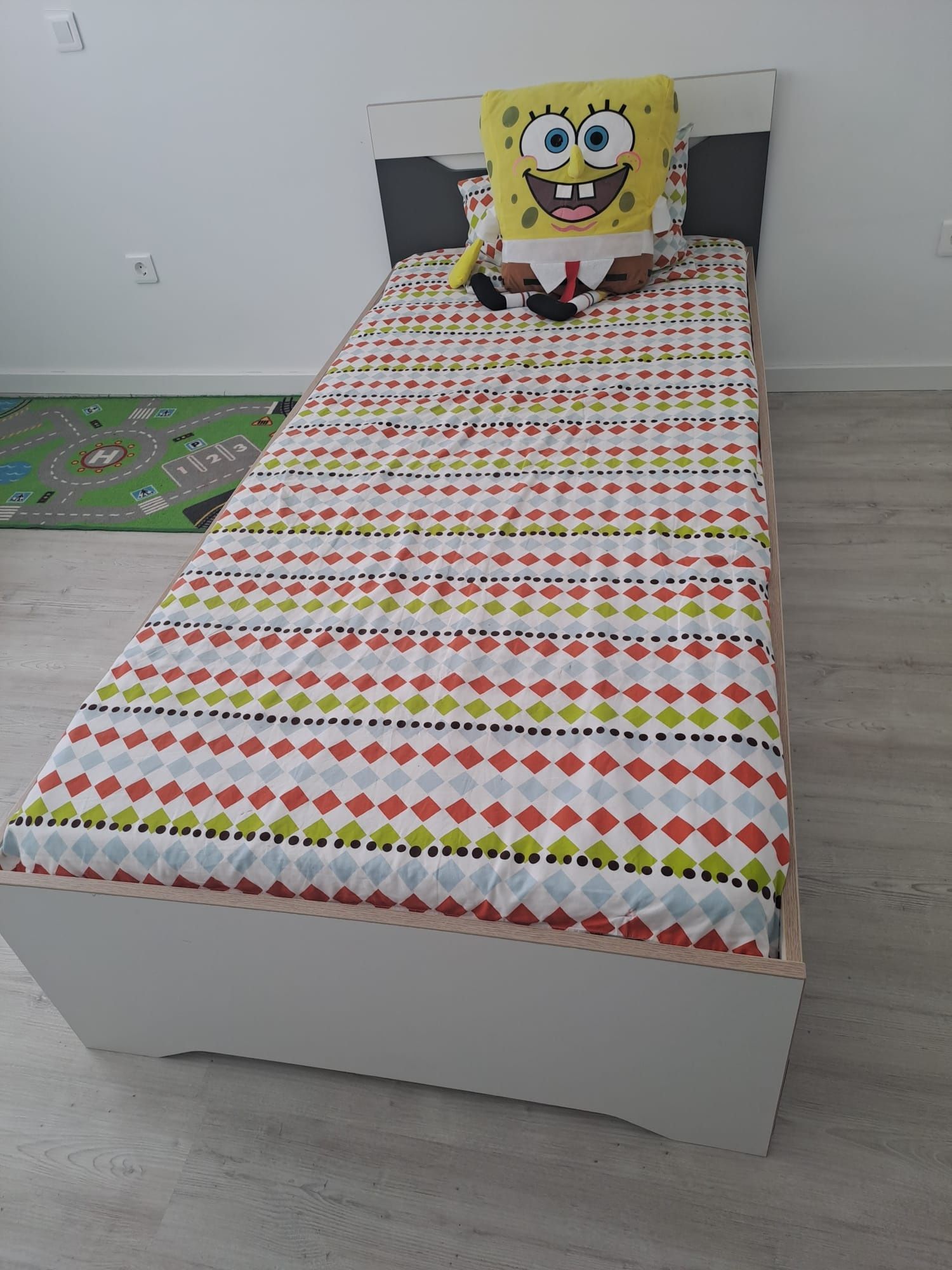 Cama solteiro com colchão / 6 meses de uso