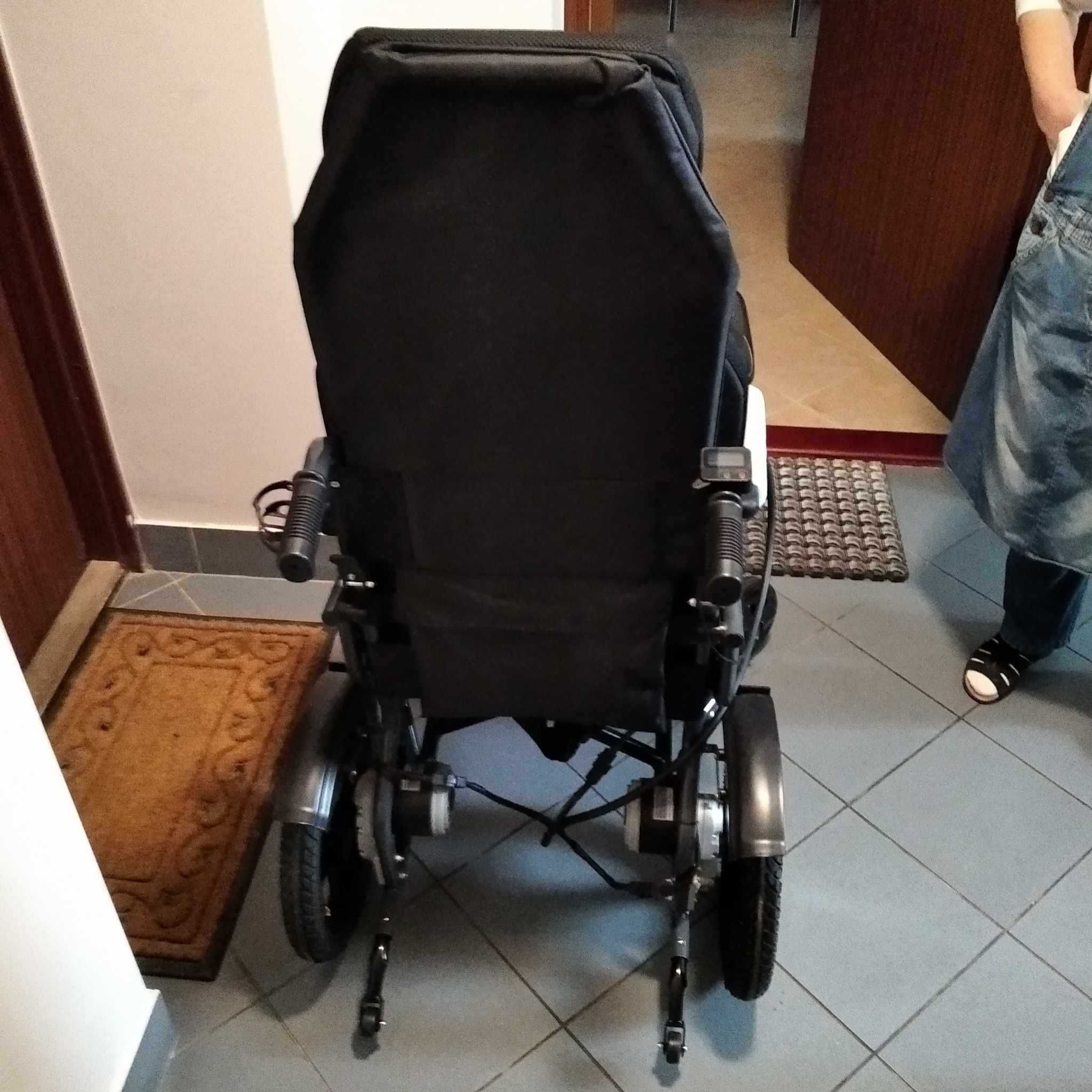 elektryczny wózek inwalidzki AT52320
