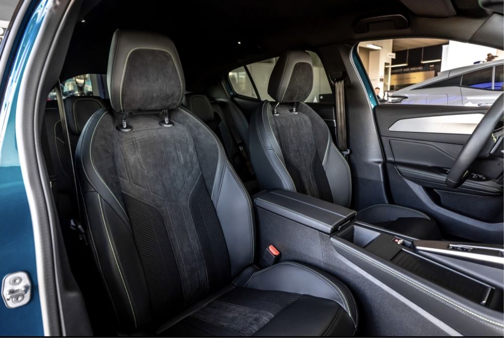 Автомобіль Peugeot 408 пежо 408