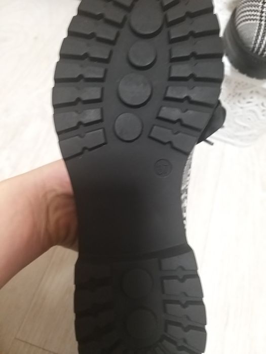 Продам лоферы в клетку