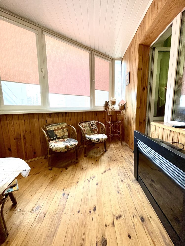 Простора квартира на вул. Драгоманова, 1Г