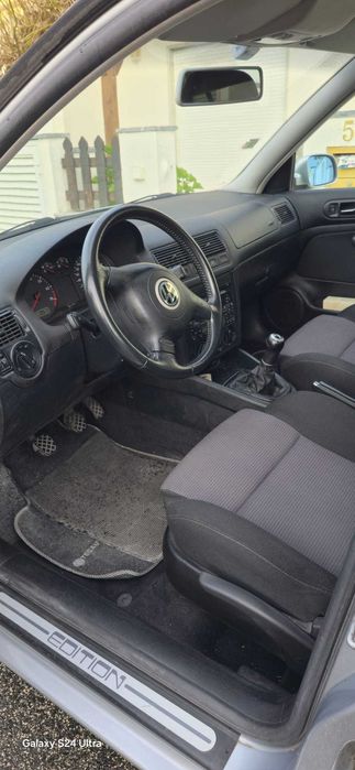 Vende-se VW Golf 1600, gasolina (edição especial 25 anos) - 50520 Kms