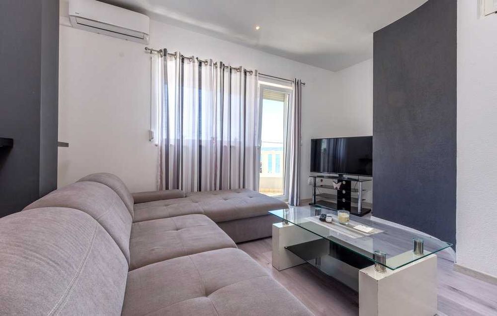 Wakacje, Chorwacja, okolice Omis, apartament dla 8 osób z basenem
