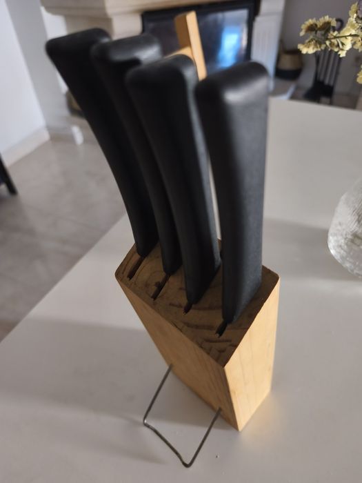 Conjunto de 4 facas IKEA com suporte