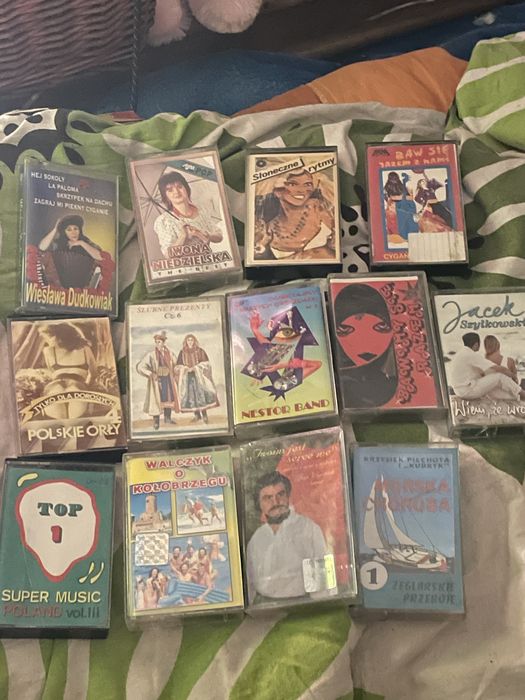 13 kaset magnetofonowych  z muzyką taneczną