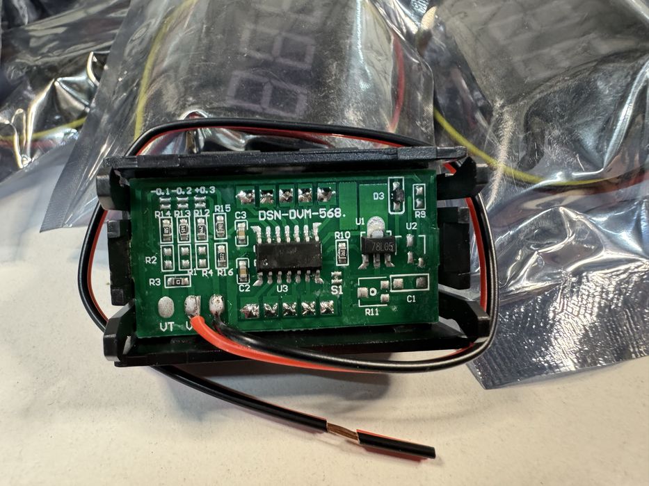 Цифровий вольтметр 4-30V червоний синій