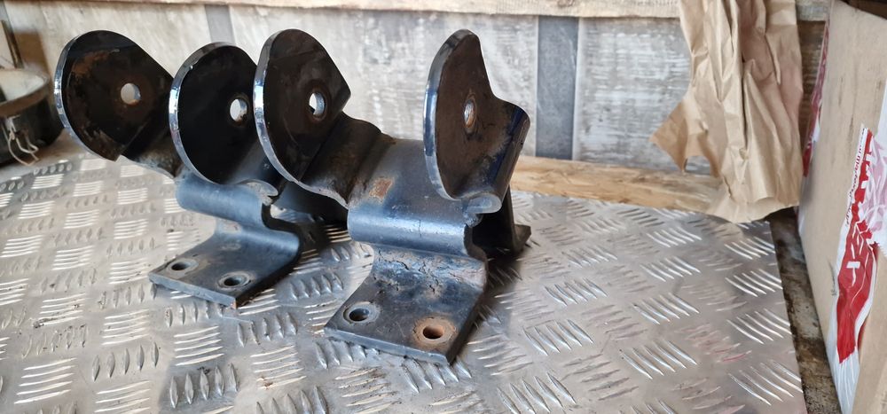 Zawias zawieszenia kabiny Man L2000