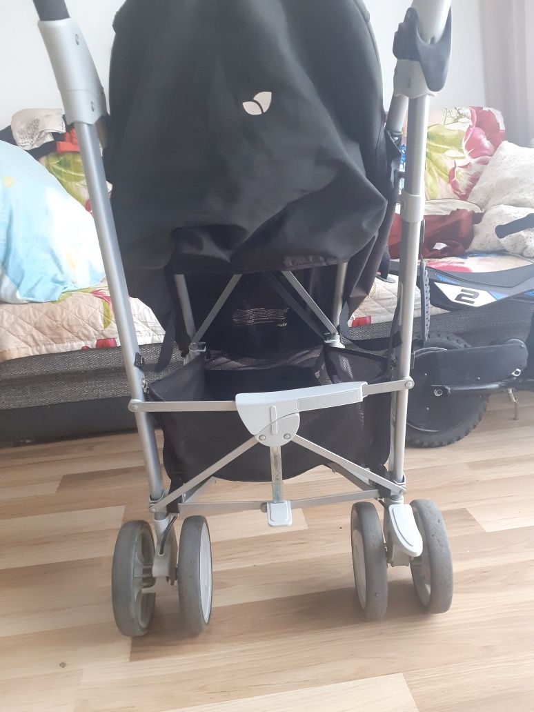 Wózek dla dziecka typu parasolka