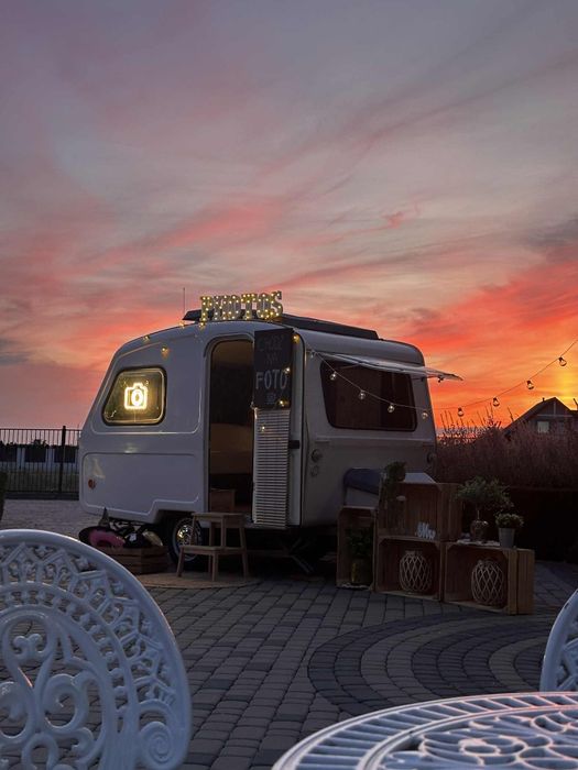 Fotobudka,Fotoprzyczepa, napis LOVE na Twoją imprezę.