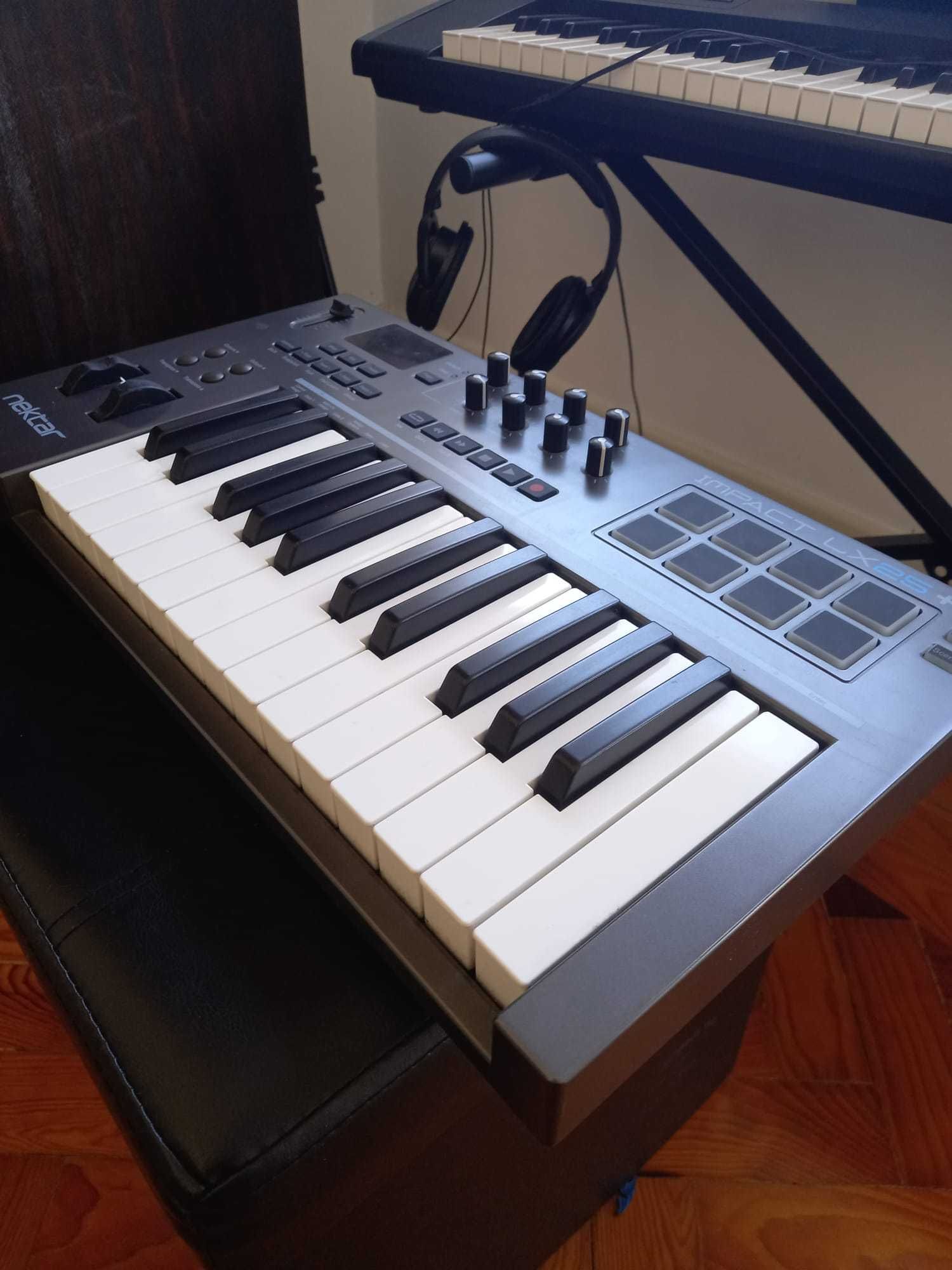 Nektar Impact LX25+ Controlador Mid