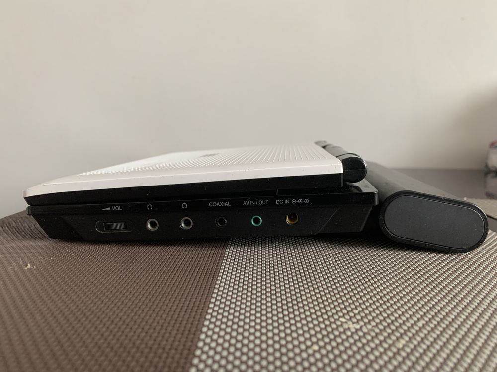 Портативный dvd lg dp281p
