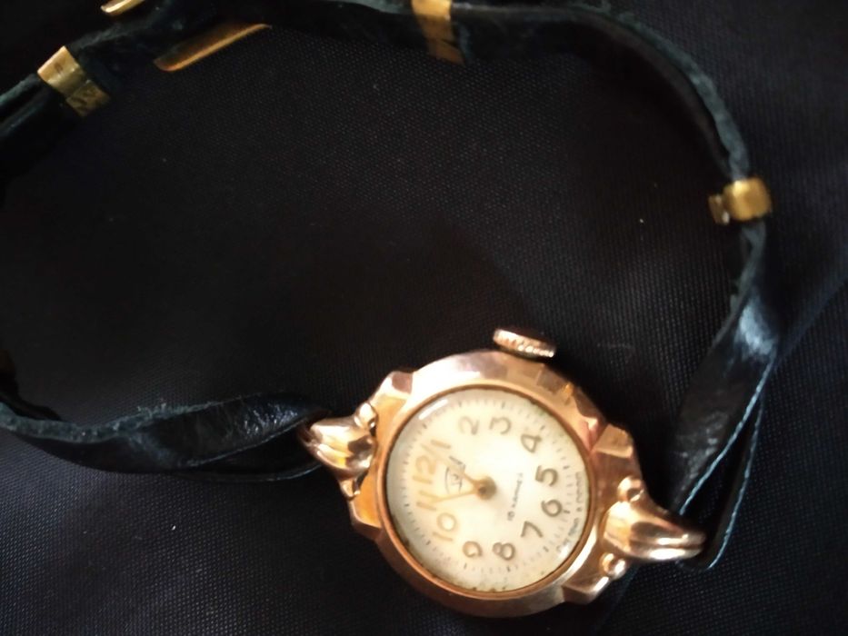 Очень красивые и стильные Золотые женские часы СССР "Заря",
раритет