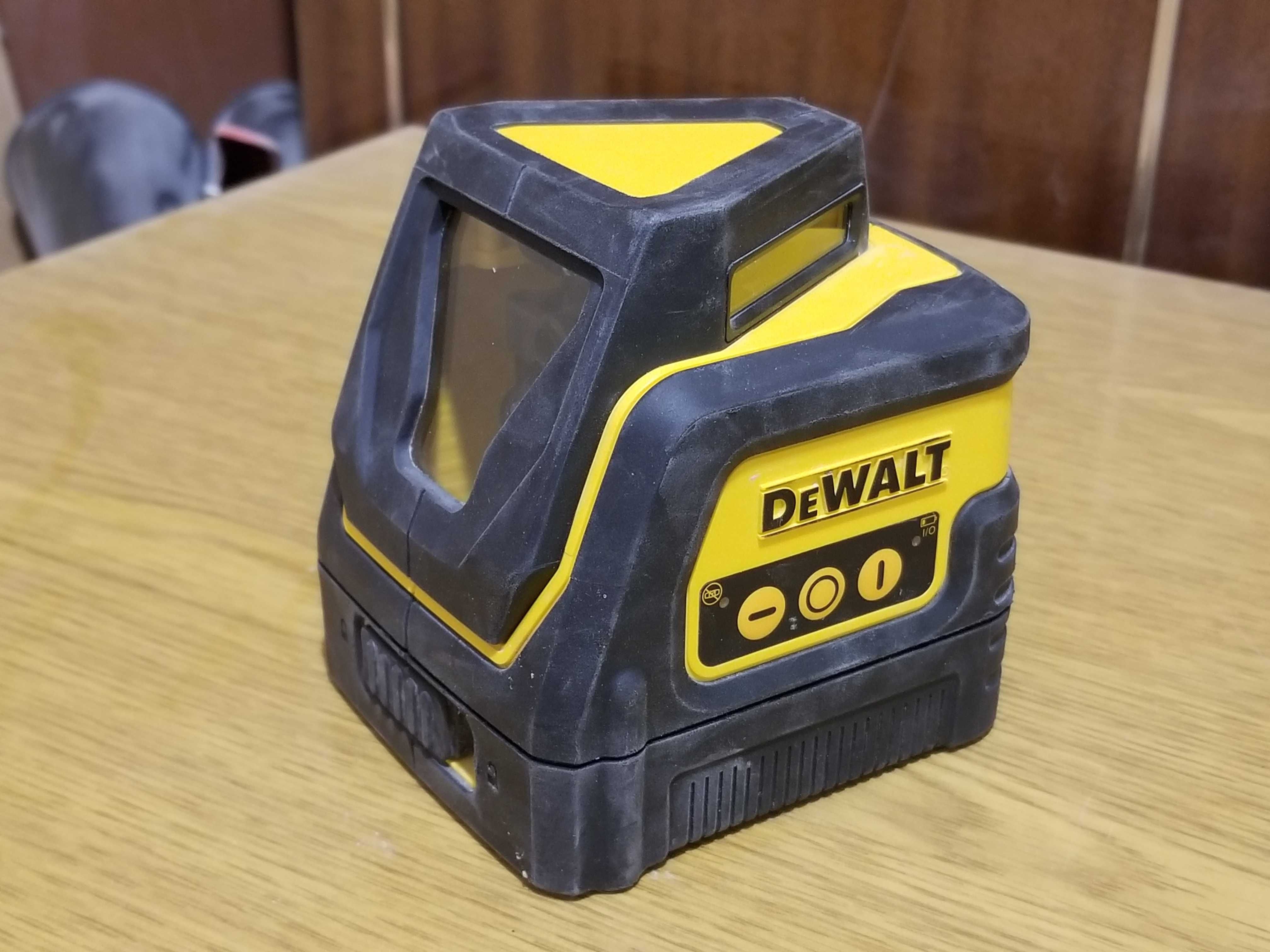 Лазерний нівелір DeWALT DW0811