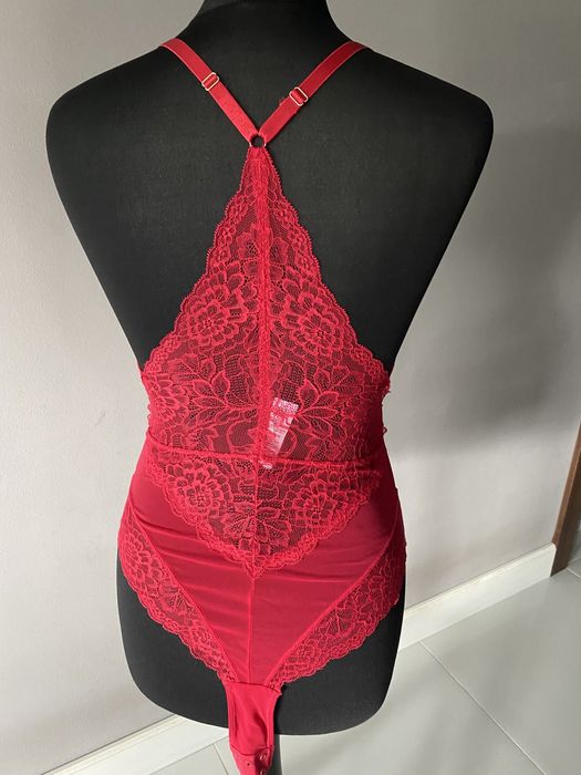 Czerwone koronkowe body S/m