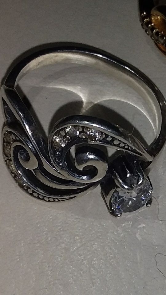 Красивое Серебрянное  колечко с камнем 925проба