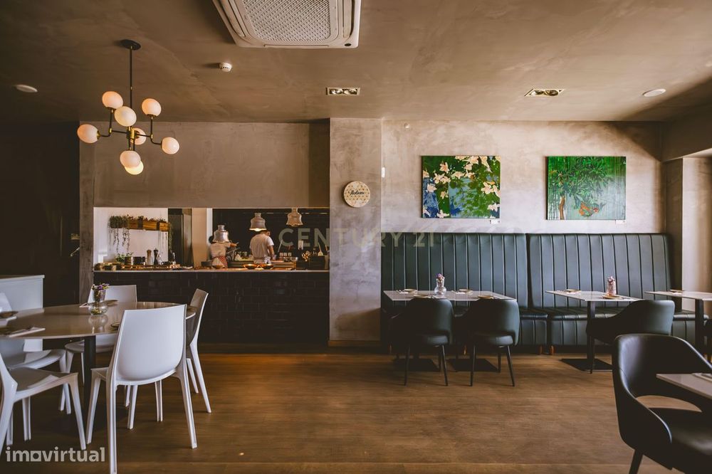 Loja renovada, localização central, e com grande visibilidade em Almad