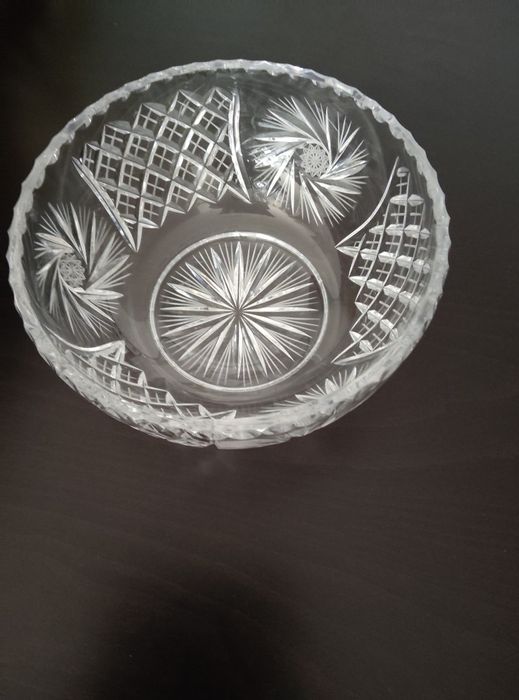 Taça antiga de cristal da Boémia, nova