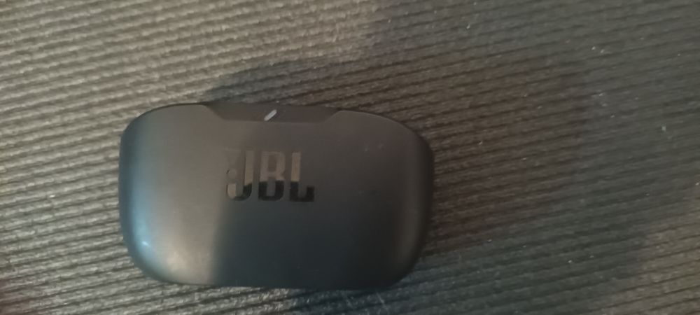 Jbl  earbuds praticamente novos