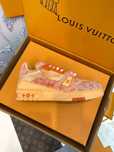 Ténis LOUIS VUITTON disponível em várias cores e tamanhos
