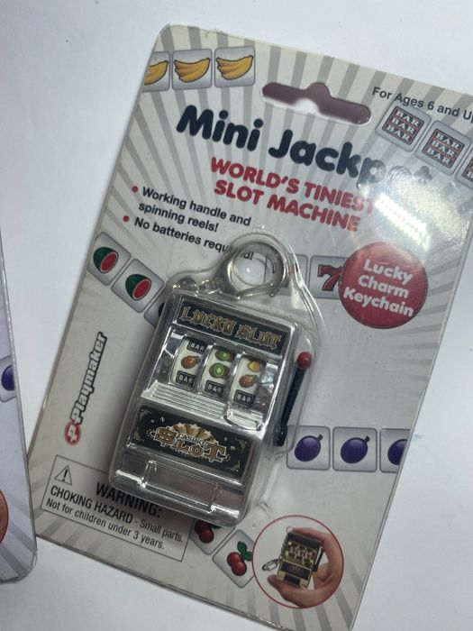 Брелок казино іграшка