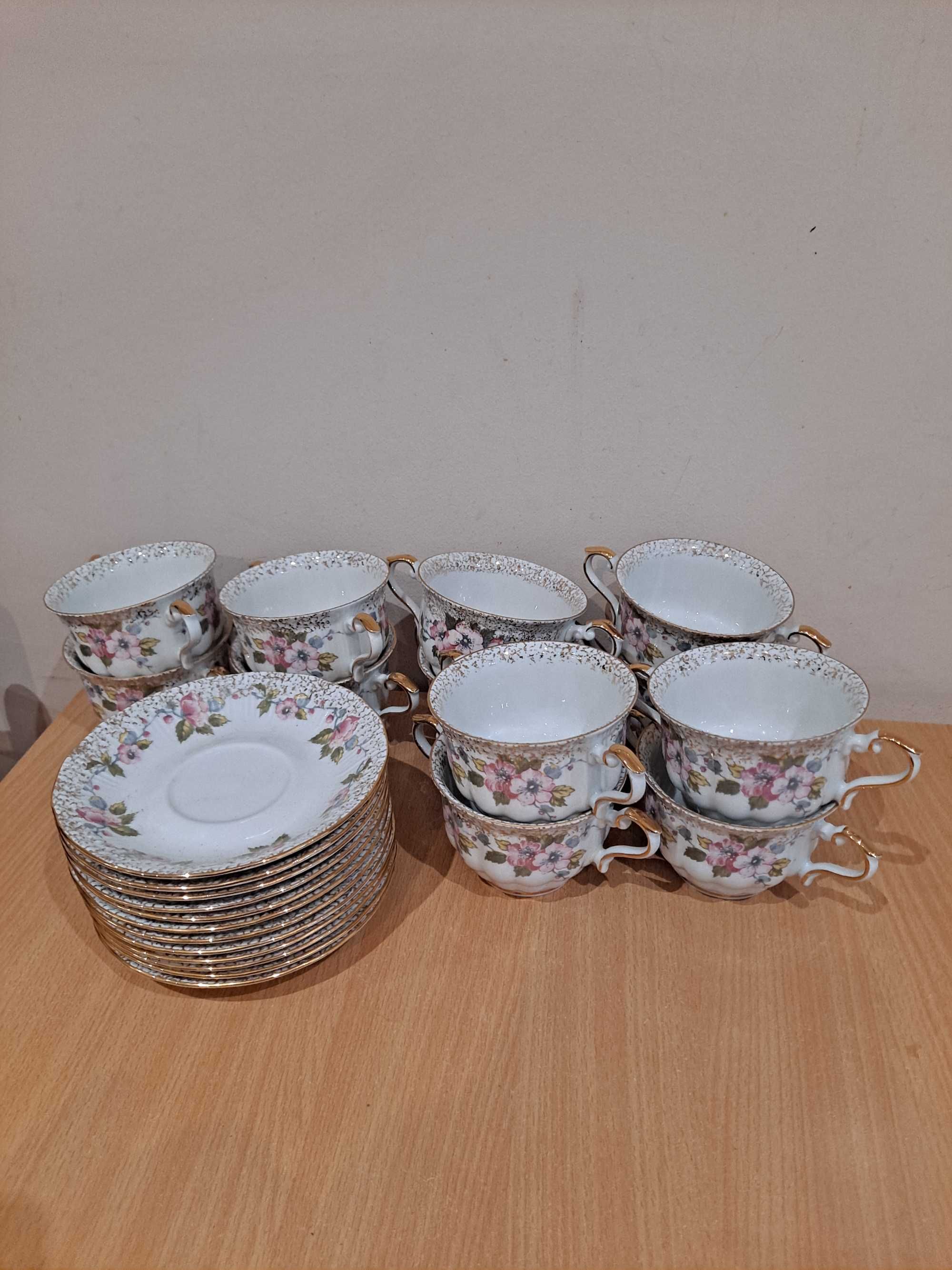 Piękny porcelanowy serwis obiadowo- kawowy - Wałbrzych