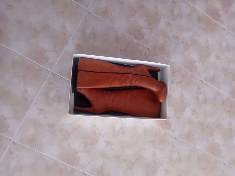 Botas de cano alto castanhas (usadas APENAS 1 vez)