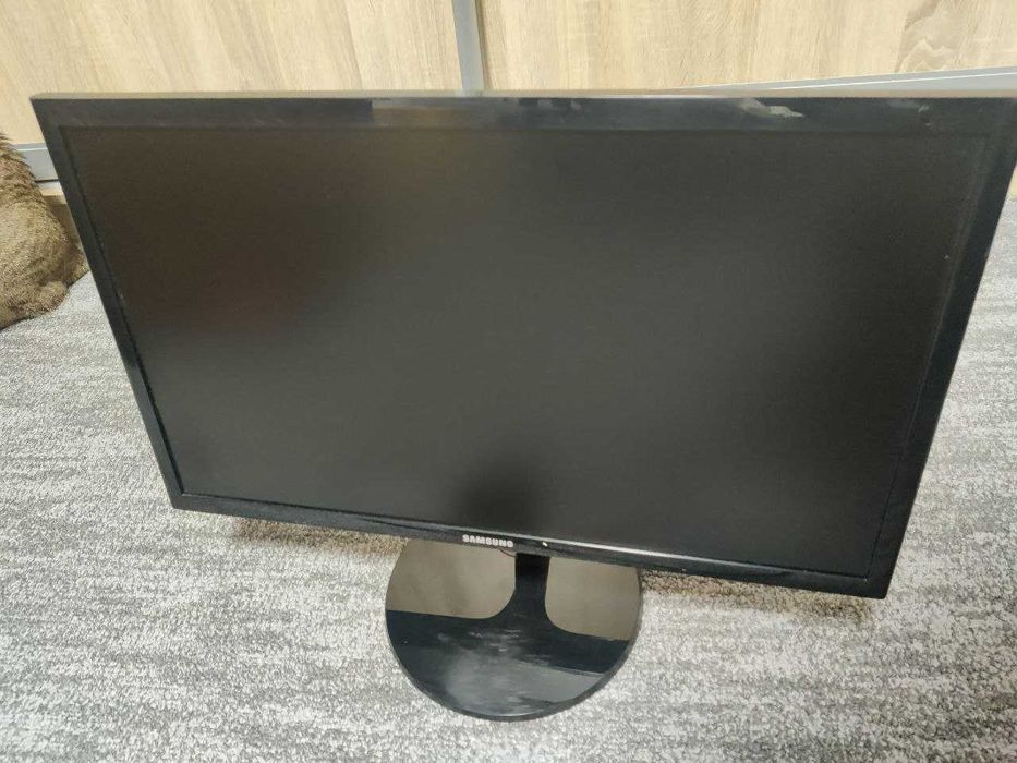 Монітор бу 22" 1920*1080 TN Samsung S22F350FHI LED VGA HDMI чорний