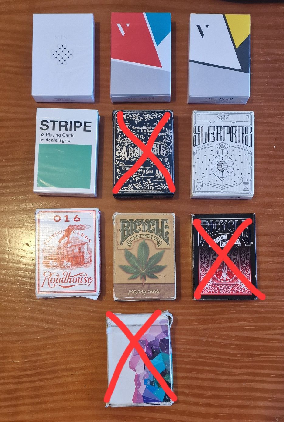 Baralhos de cartas novos e usados