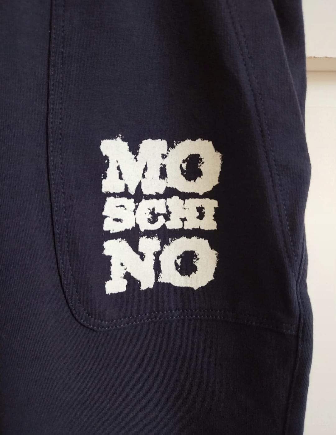 Calças Moschino Tamanho 8 anos, usadas uma vez. Não têm marcas de uso.
