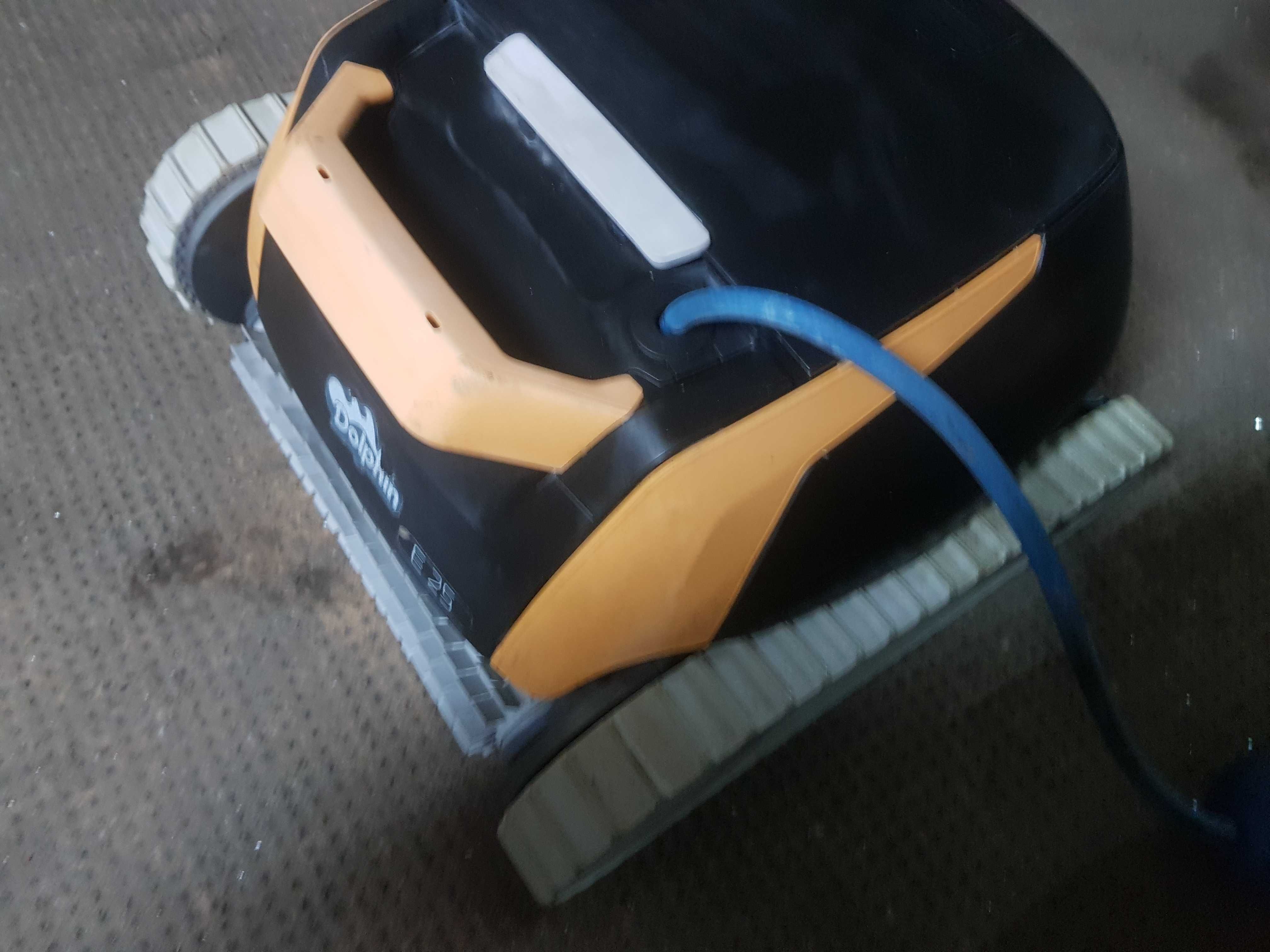 Robot basenowy Delfin E25 odkurzacz czyści dno i ściany