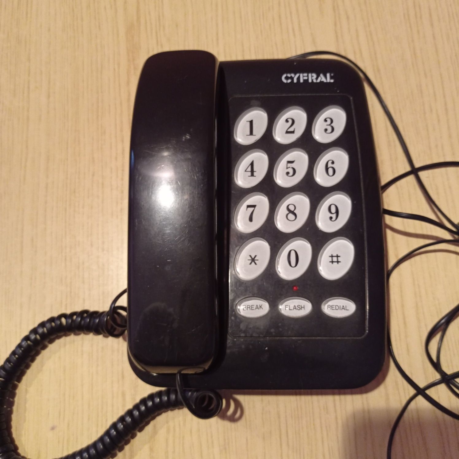 telefon PRL, czarny, przewodowy, duże cyfry, działajacy