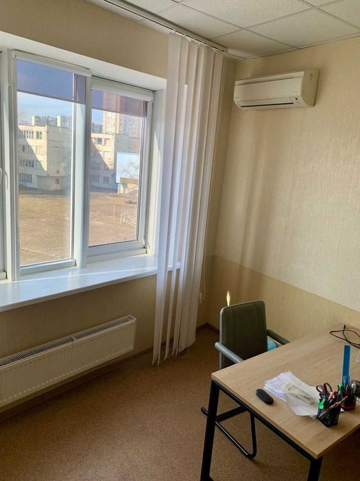 Окремий кабінет 11 м² на Оболонській набережній, 1