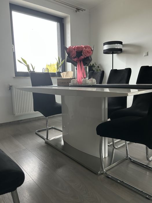 Stół i krzesła używane