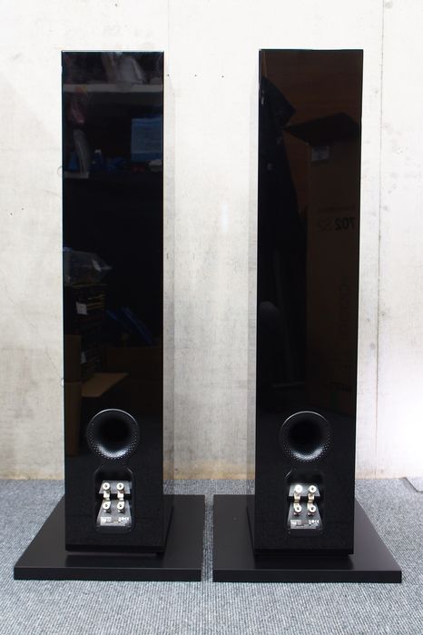 Акустичні системи B&W Bowers & Wilkins 702 S2