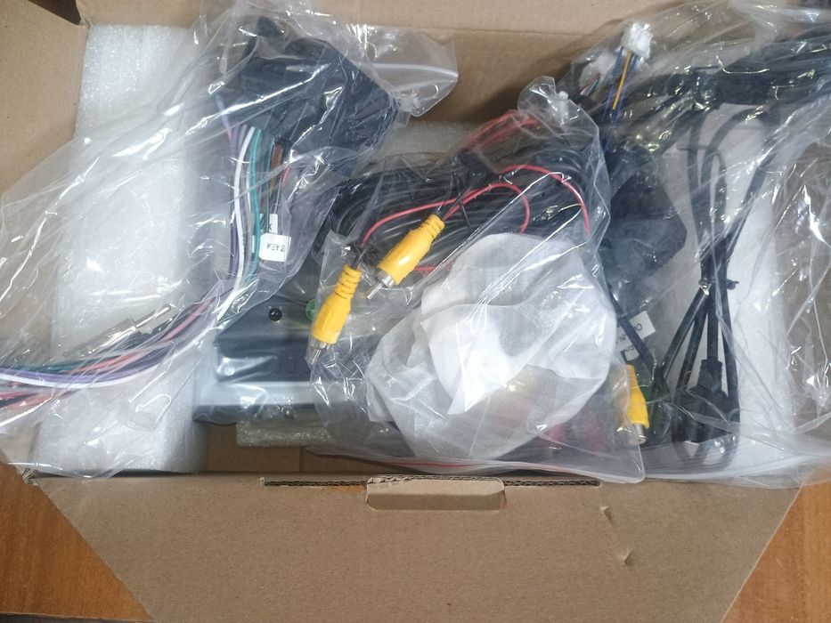 Автомагнітола FORD 2/64, камера, CarPlay, Android Auto