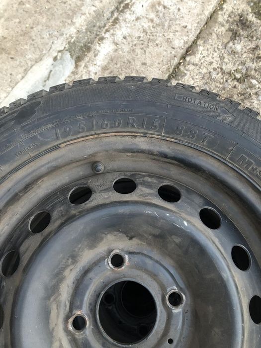 Шини Диски Колеса Зимові
4 на 114 і 3           185 на 60.   r15