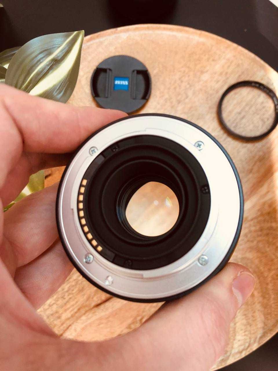 Обєктив Carl Zeiss Touit Planar 32mm f/1.8