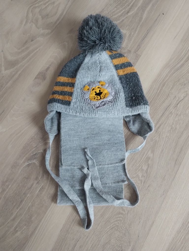 Zimowa czapka z szalikiem dla chłopca  na 3-4 latka