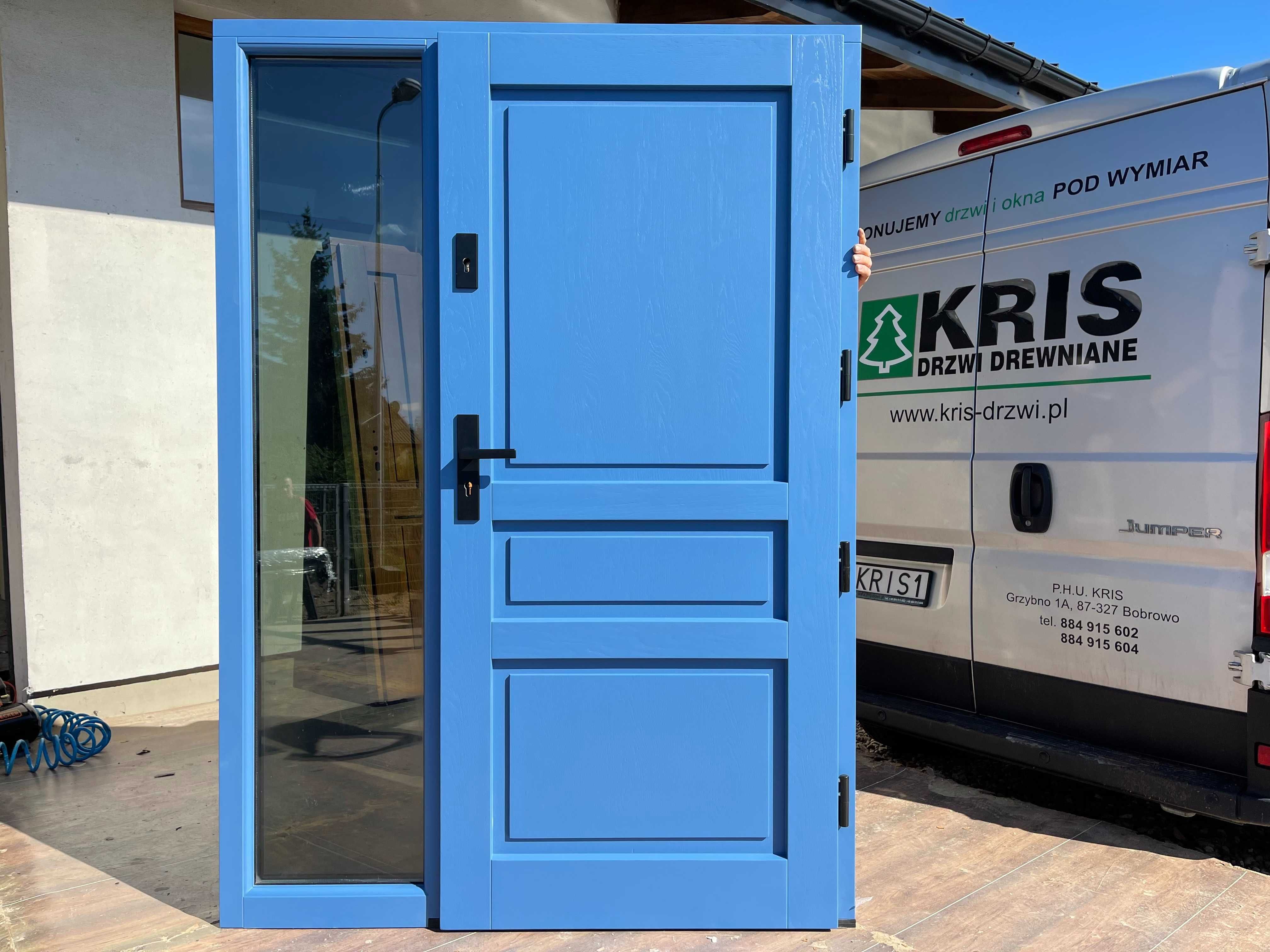 Drzwi zewnętrzne drewniane ANGIELSKIE niebieskie z doświetlem bocznym