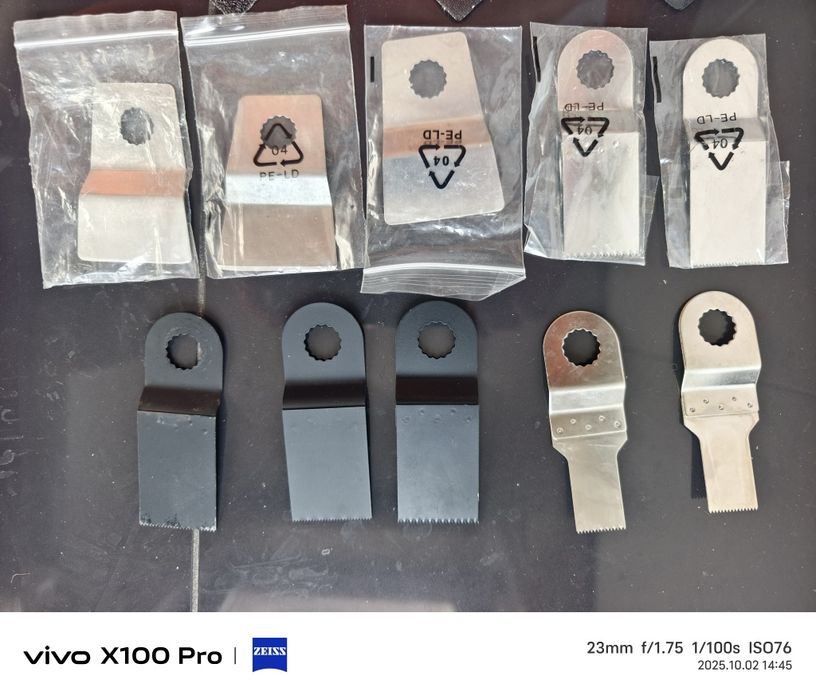 Multiferramenta oscilante elétrica com caixa e muitos acessórios